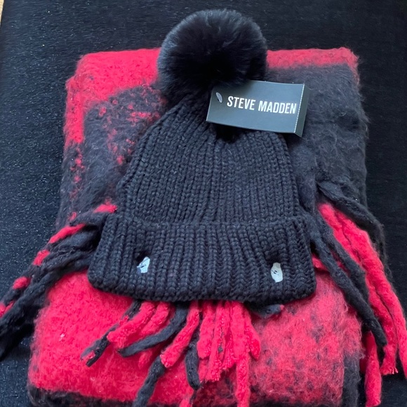 NWT Steve Madden Scarf Hat Red Black Set Winter Accessories